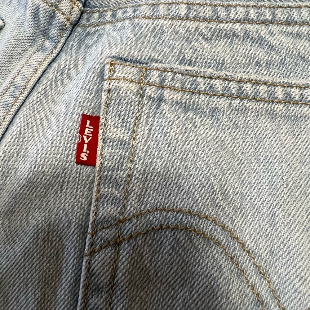 Levi’s Wedgie Jean Shorts Cutoffs Raw Hem Light Wash Button Fly Premium Size 28 - Picture 10 of 15